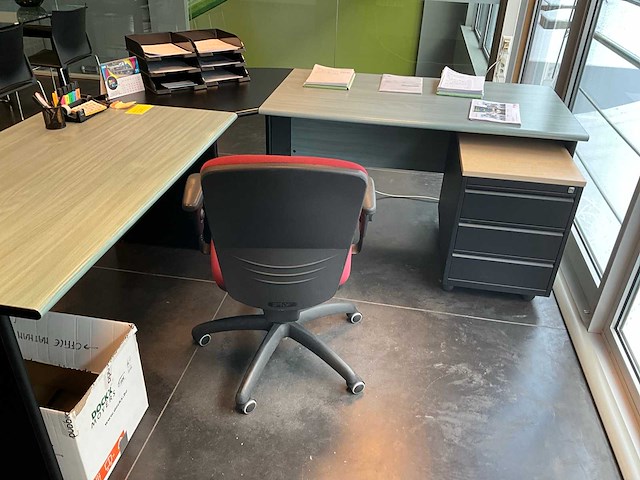 Inhoud bureau ruimte (eerste verdiep) - afbeelding 5 van  6