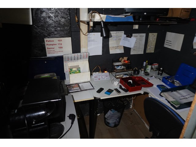 Inhoud bureau ruimte - afbeelding 1 van  4