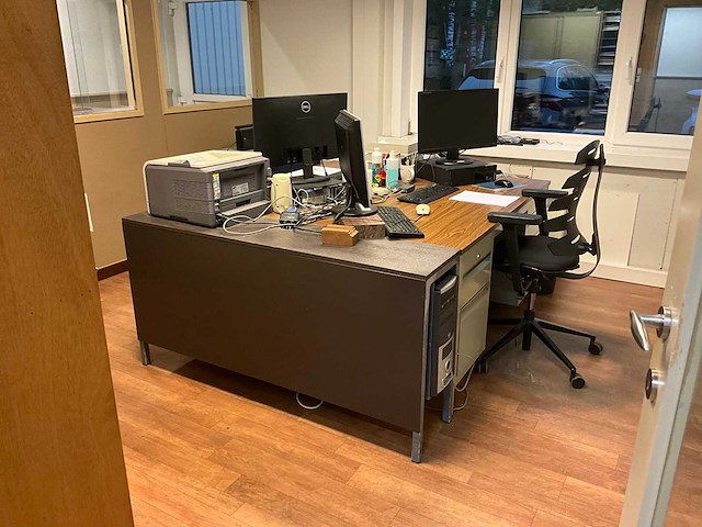 Inhoud bureau - afbeelding 1 van  21