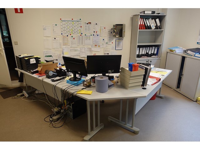 Inhoud bureau - afbeelding 1 van  12
