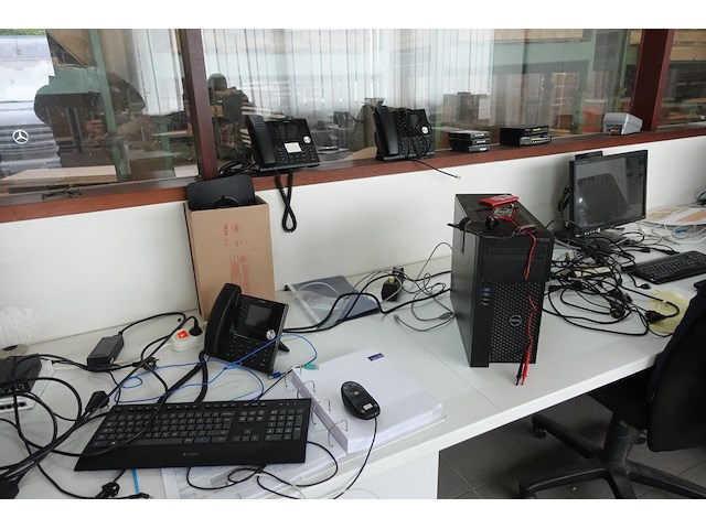 Inhoud bureau - afbeelding 24 van  25