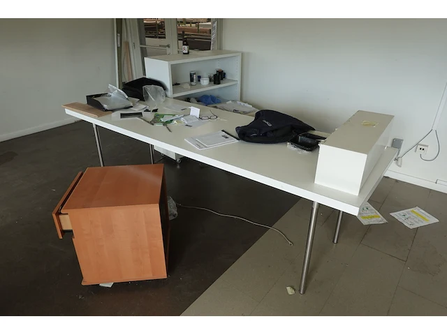 Inhoud bureau - afbeelding 3 van  7