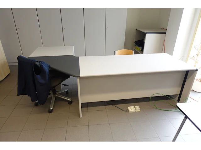 Inhoud bureau - afbeelding 8 van  10
