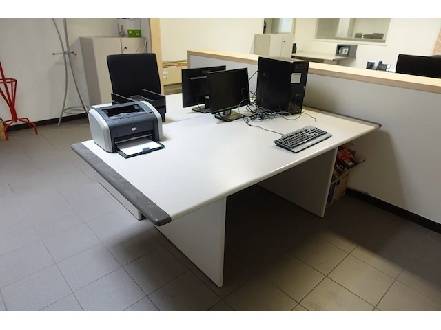 Inhoud bureau - afbeelding 4 van  10