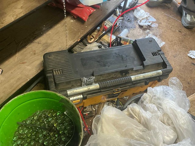 Inhoud container buiten - afbeelding 7 van  21