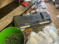 Inhoud container buiten - afbeelding 7 van  21