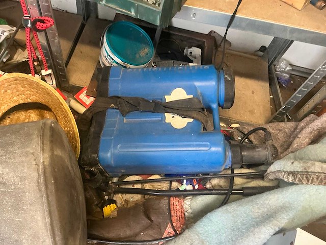 Inhoud container buiten - afbeelding 8 van  21