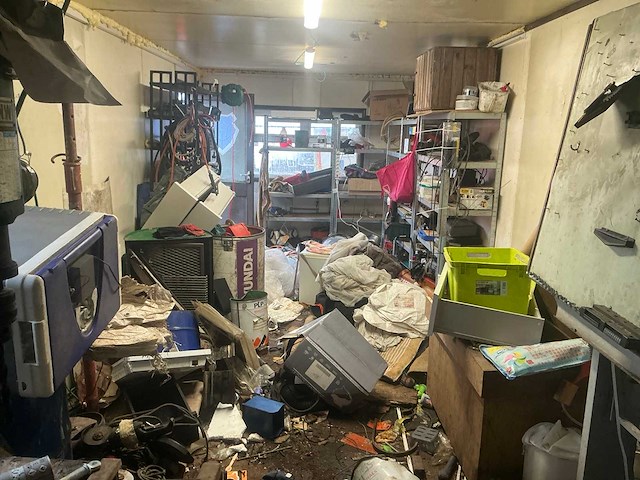 Inhoud container buiten - afbeelding 12 van  21