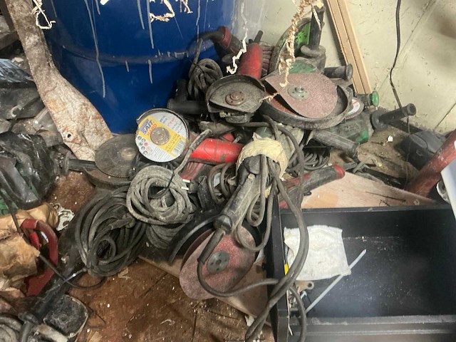 Inhoud container buiten - afbeelding 16 van  21