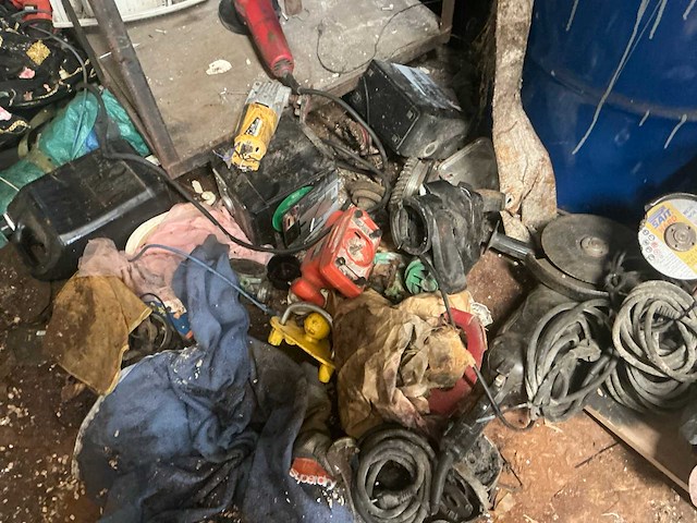 Inhoud container buiten - afbeelding 17 van  21