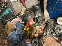 Inhoud container buiten - afbeelding 17 van  21