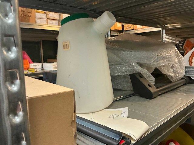 Inhoud container links - afbeelding 8 van  38