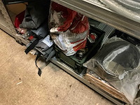 Inhoud container links - afbeelding 13 van  38