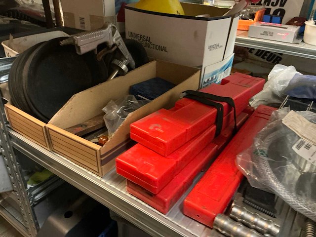 Inhoud container links - afbeelding 15 van  38