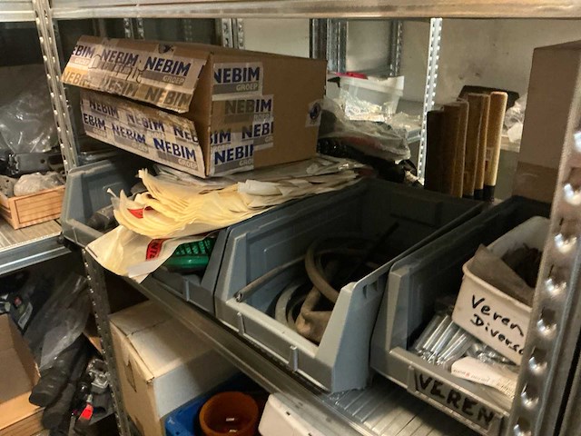 Inhoud container links - afbeelding 16 van  38