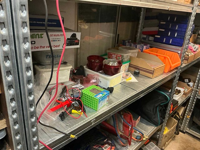 Inhoud container links - afbeelding 21 van  38