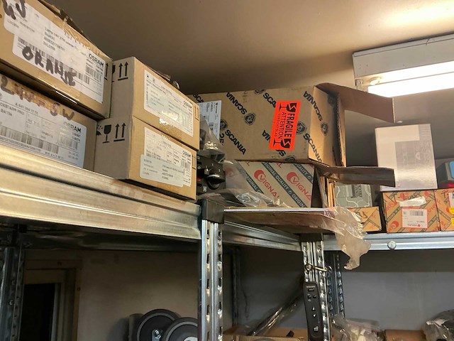 Inhoud container links - afbeelding 24 van  38