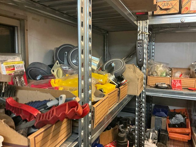 Inhoud container links - afbeelding 25 van  38