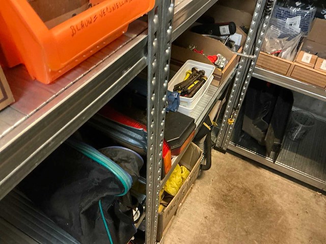 Inhoud container links - afbeelding 27 van  38