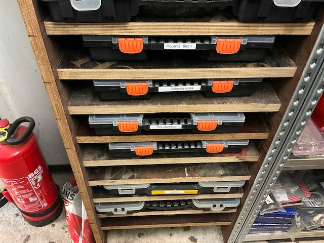 Inhoud container links - afbeelding 32 van  38