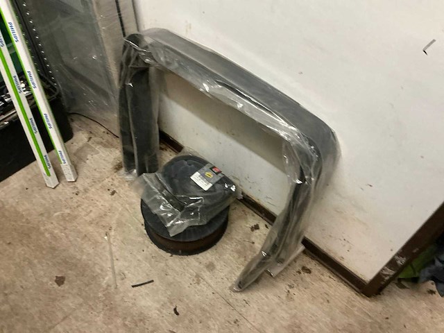 Inhoud container links - afbeelding 33 van  38