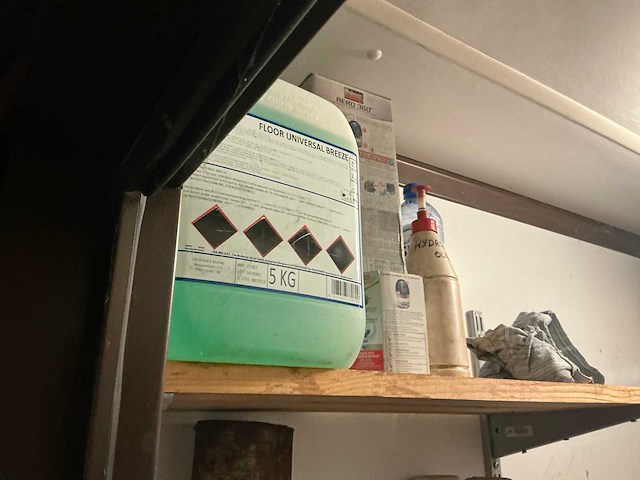 Inhoud container midden - afbeelding 9 van  9