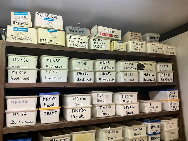 Inhoud container rechts - afbeelding 2 van  32