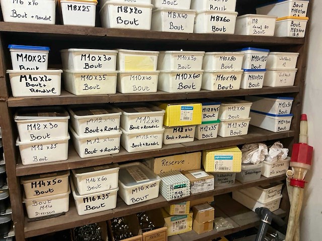 Inhoud container rechts - afbeelding 3 van  32