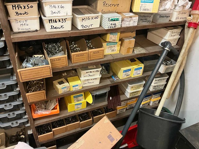 Inhoud container rechts - afbeelding 4 van  32