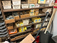 Inhoud container rechts - afbeelding 4 van  32