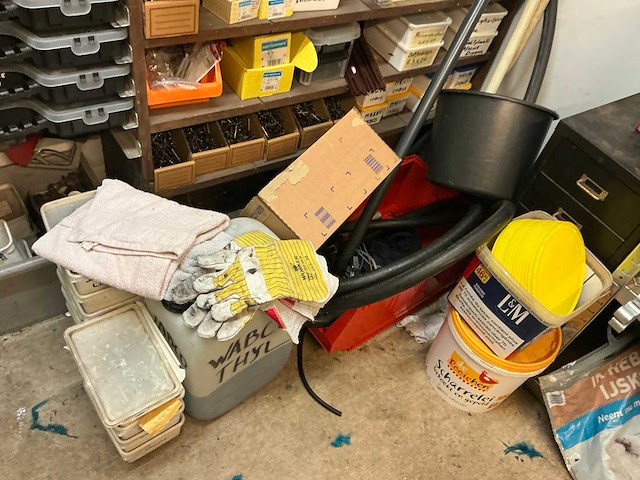 Inhoud container rechts - afbeelding 5 van  32