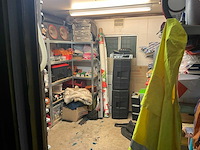 Inhoud container rechts - afbeelding 1 van  32