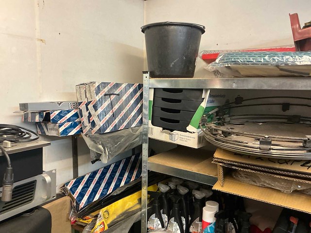 Inhoud container rechts - afbeelding 18 van  32