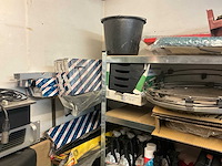 Inhoud container rechts - afbeelding 18 van  32