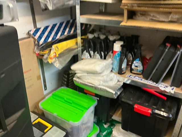 Inhoud container rechts - afbeelding 19 van  32