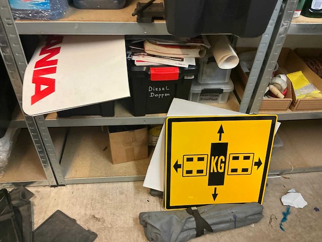 Inhoud container rechts - afbeelding 21 van  32