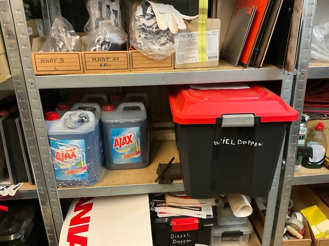 Inhoud container rechts - afbeelding 22 van  32