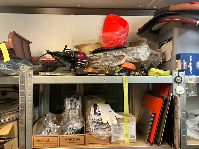 Inhoud container rechts - afbeelding 24 van  32