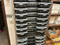 Inhoud container rechts - afbeelding 23 van  32