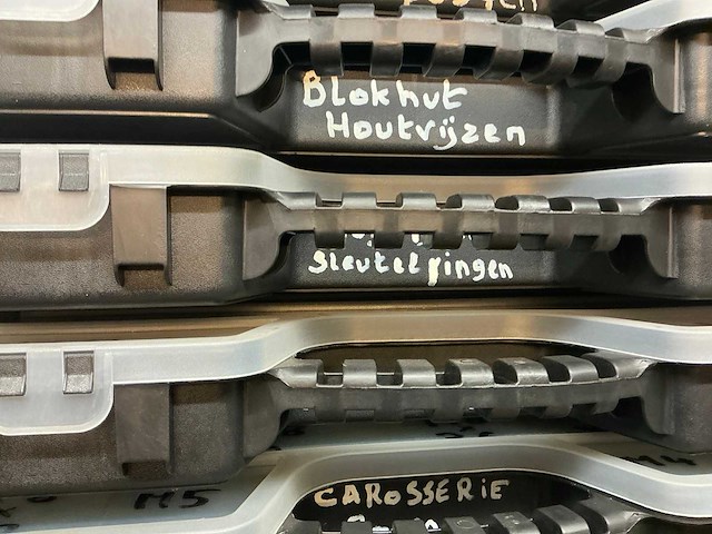 Inhoud container rechts - afbeelding 29 van  32