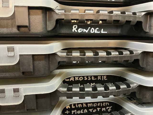 Inhoud container rechts - afbeelding 30 van  32