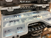 Inhoud container rechts - afbeelding 31 van  32