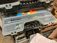 Inhoud container rechts - afbeelding 32 van  32