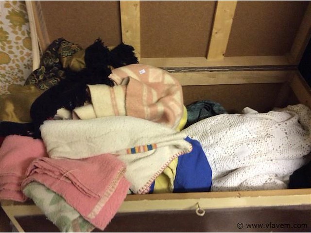 Inhoud dekenkist - afbeelding 1 van  3