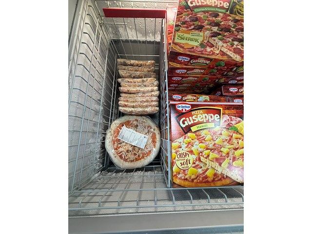 Inhoud diepvries: partij diepvriespizza's - afbeelding 6 van  7