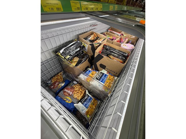 Inhoud diepvries: partij ijs en diepvriesdesserts - afbeelding 2 van  8