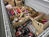 Inhoud diepvries: partij ijs en diepvriesdesserts - afbeelding 3 van  8