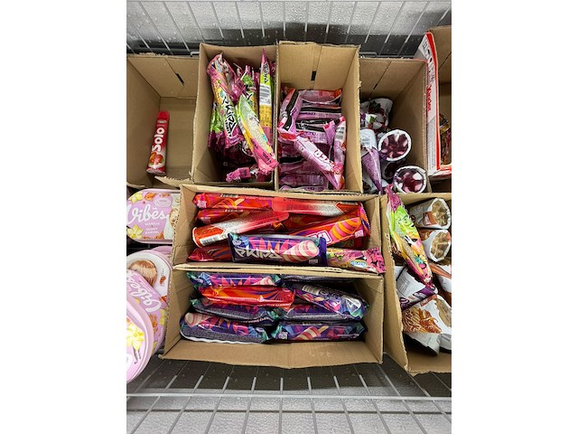 Inhoud diepvries: partij ijs en diepvriesdesserts - afbeelding 5 van  8