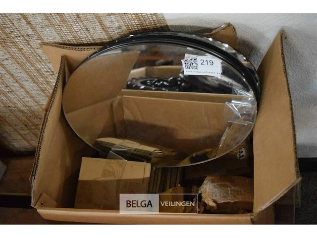 Inhoud doos div modellen spiegels - afbeelding 1 van  3