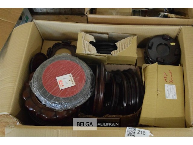 Inhoud doos div onderleggers voor vazen - afbeelding 1 van  4